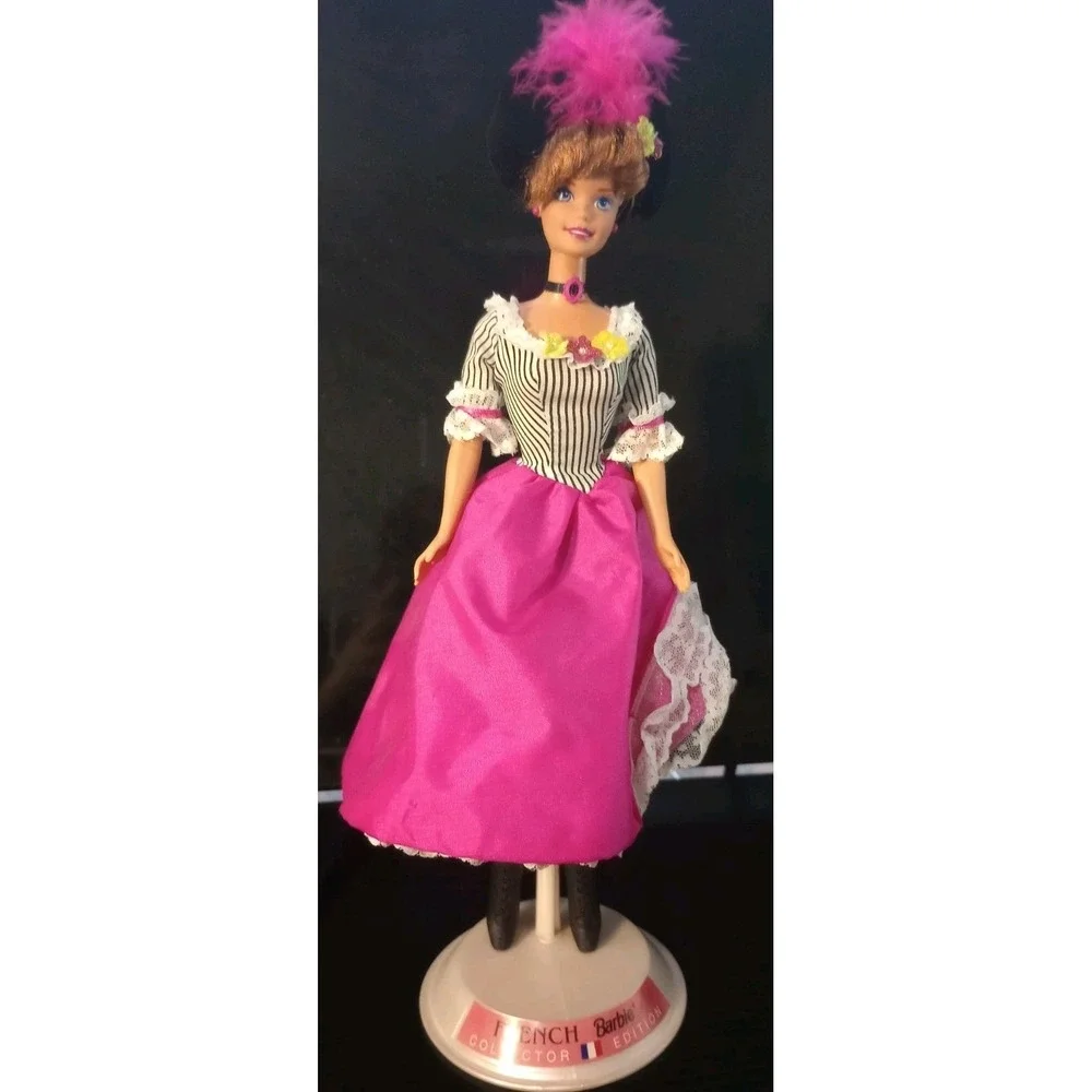 Vintage 1997 French‎ Barbie Dolls of the World Collector Edition #16499 w/ Stand